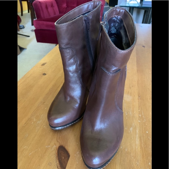 Shoes - Picture 4 of 4